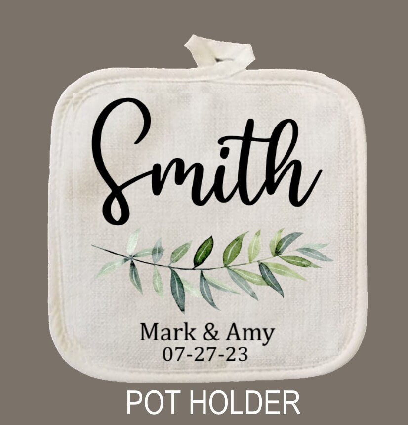 Personalized Oven Mitt & Pot Holder Set, Wedding Gift Set Personalized Oven Mitts, Couples Kitchen, Bridal Shower Gift, New Home Gift