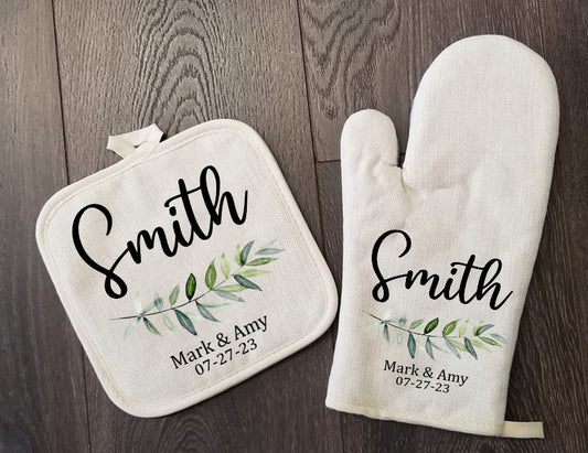 Personalized Oven Mitt & Pot Holder Set, Wedding Gift Set Personalized Oven Mitts, Couples Kitchen, Bridal Shower Gift, New Home Gift