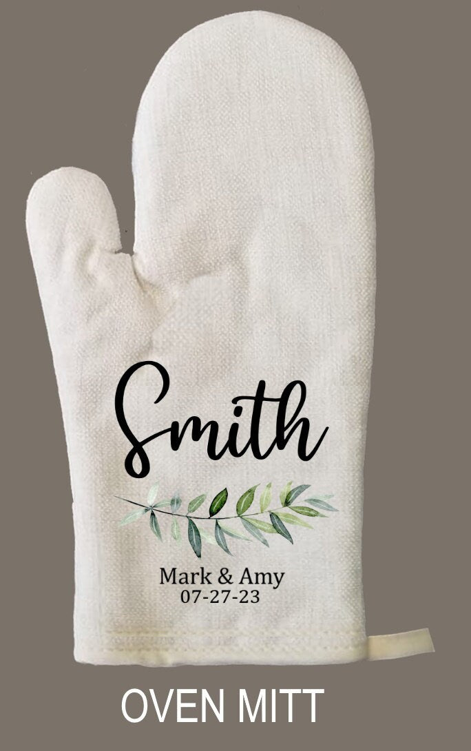 Personalized Oven Mitt & Pot Holder Set, Wedding Gift Set Personalized Oven Mitts, Couples Kitchen, Bridal Shower Gift, New Home Gift