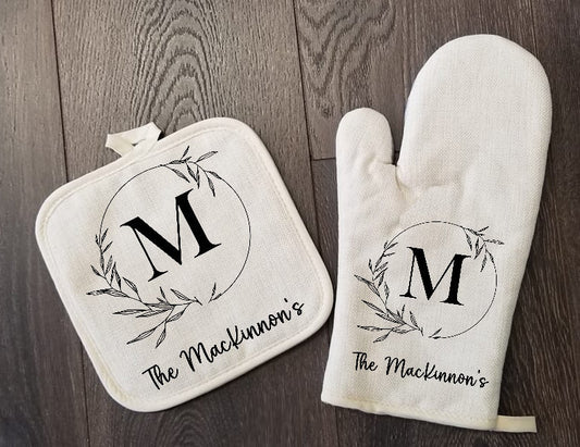 Monogram Leaf Oven Mitt & Pot Holder Set, Personalized Gift Set Wedding Bridal Shower Oven Mitts, Mother's Day, Custom Kitchen Set