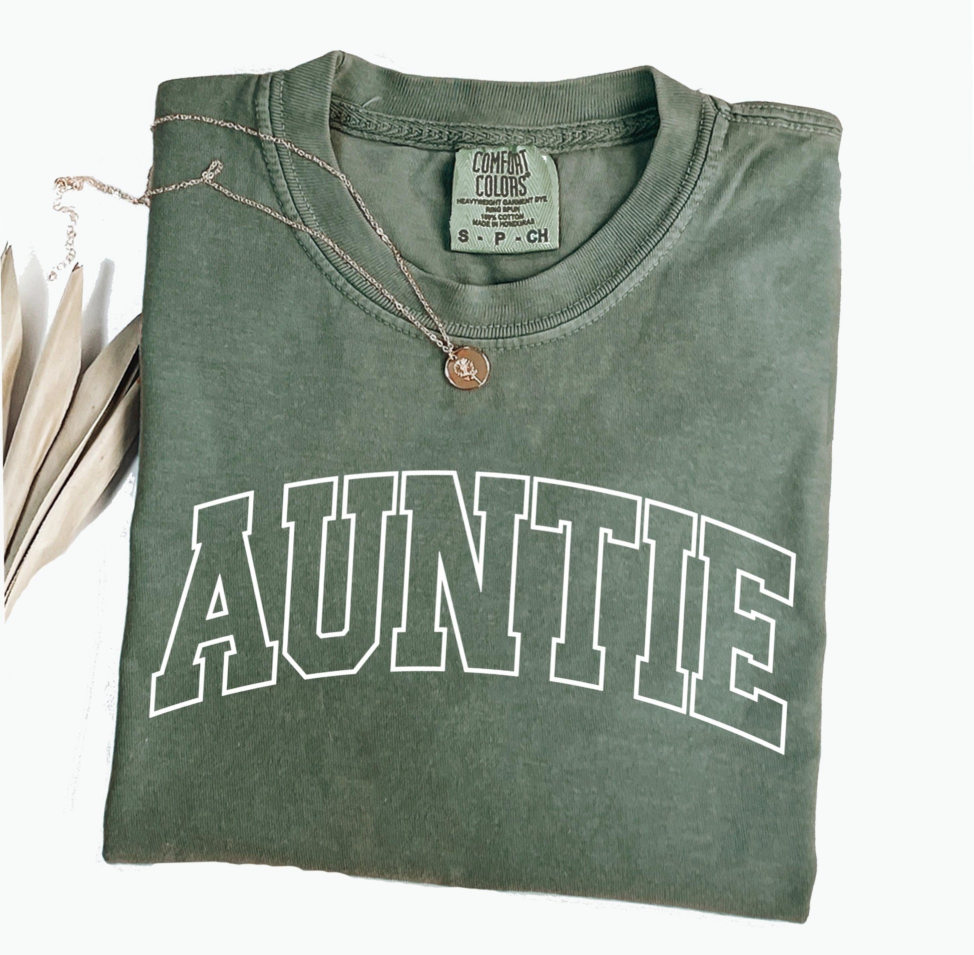 Auntie Comfort Colors® T-shirt, Pregnancy Announcement Tee, Retro Auntie Shirt, Aunt Shirt, Auntie Shirt, Pregnancy Announcement