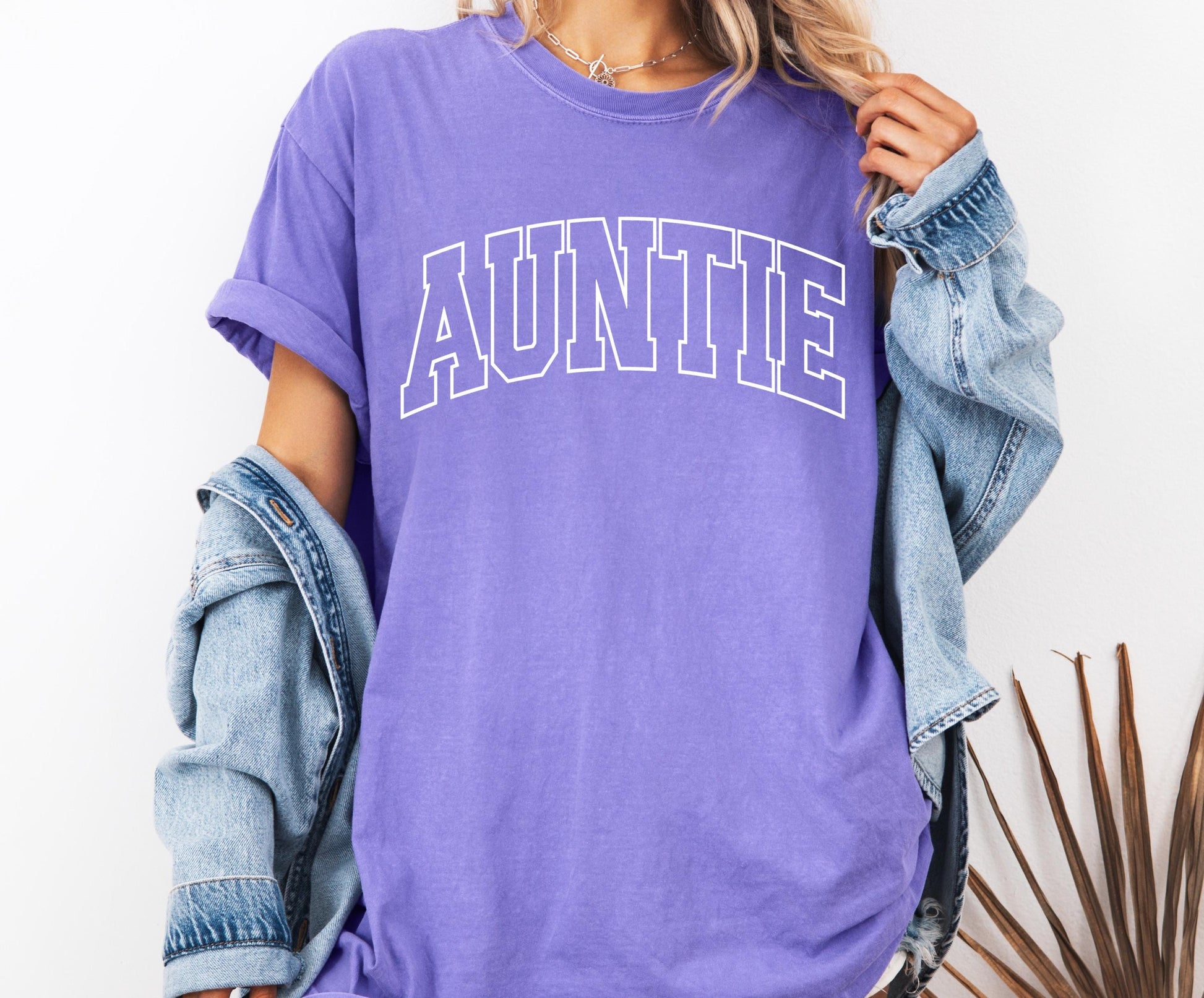 Auntie Comfort Colors® T-shirt, Pregnancy Announcement Tee, Retro Auntie Shirt, Aunt Shirt, Auntie Shirt, Pregnancy Announcement