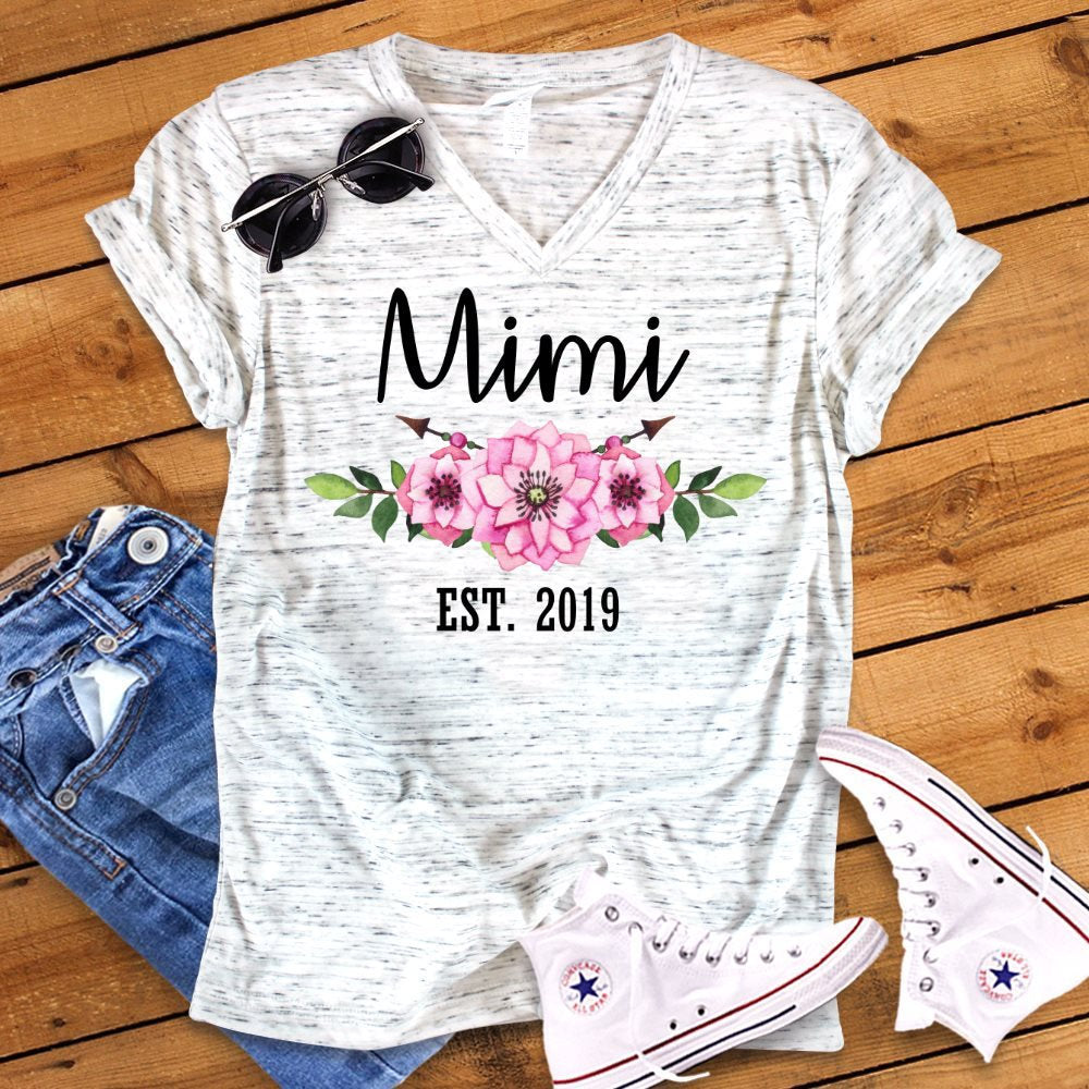 Mimi Grandma New Grandma Pregnancy Reveal Announcement Bella White Marble Unisex V Neck T-Shirt