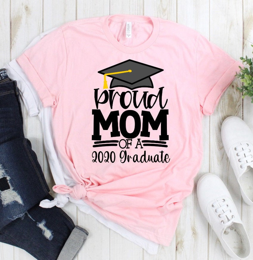 Proud Mom Of A Graduate 2021 Graduation Unisex Novelty T-Shirt