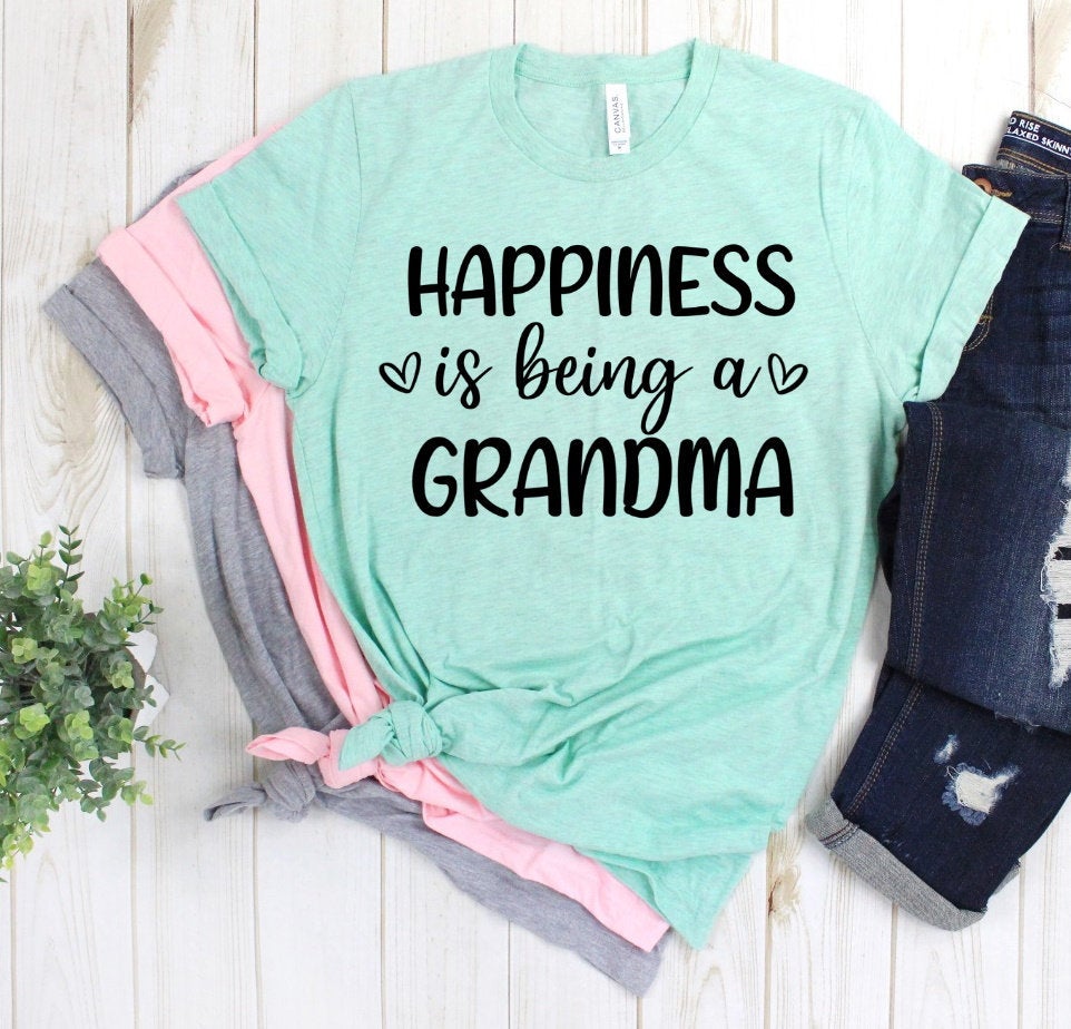 Happiness Is Being A Grandma, New Grandma, Grandma To Be, Pregnancy Announcement Tee Novelty T-Shirt