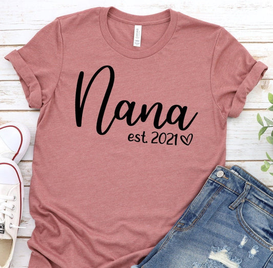 Nana Personalized Grandma New Grandma Pregnancy Reveal Announcement Novelty T-Shirt