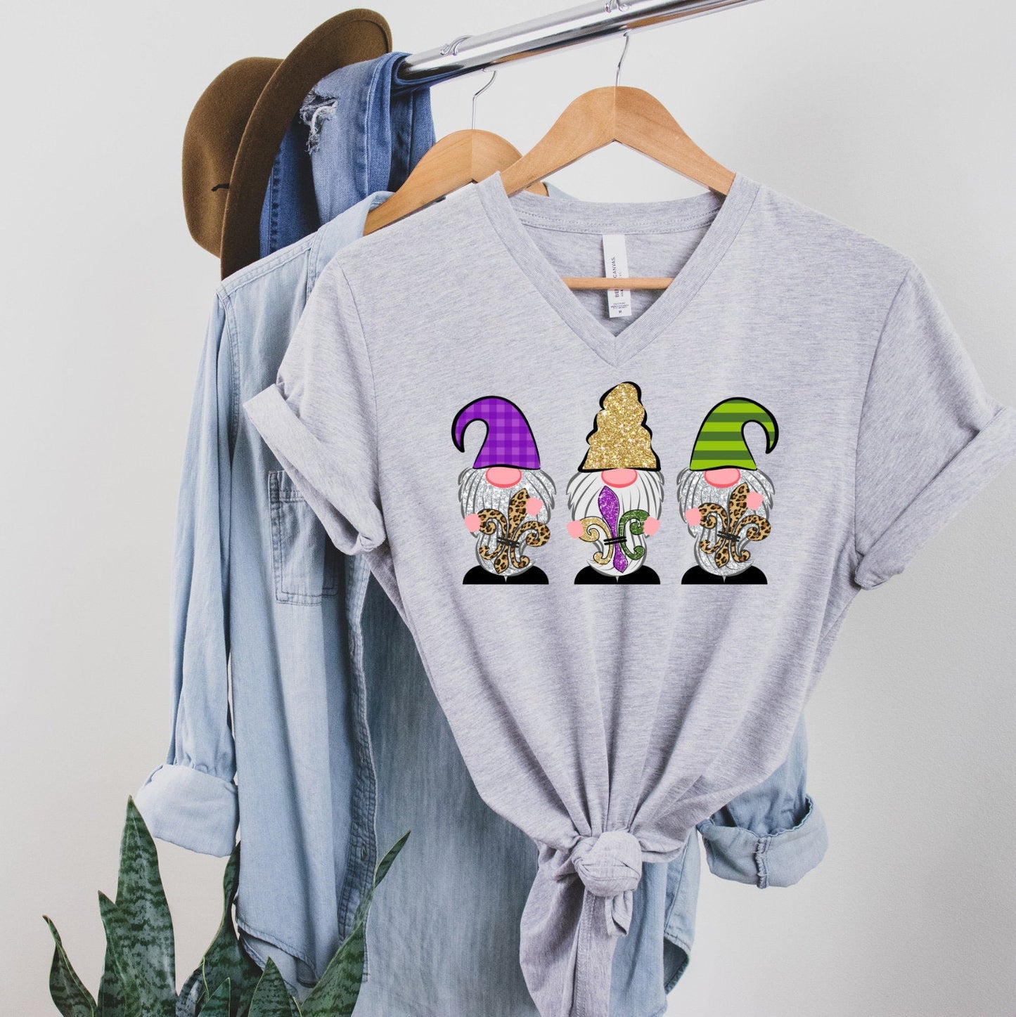 Mardi Gras Gnome Fleur De Lis, Fat Tuesday, Louisiana Gnomes Unisex V Neck Graphic Tee T-Shirt