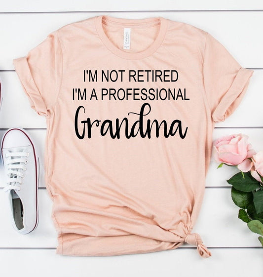 I&#39;m Not Retired Professional Grandma New Grandparent Shirt Novelty T-shirt Tee