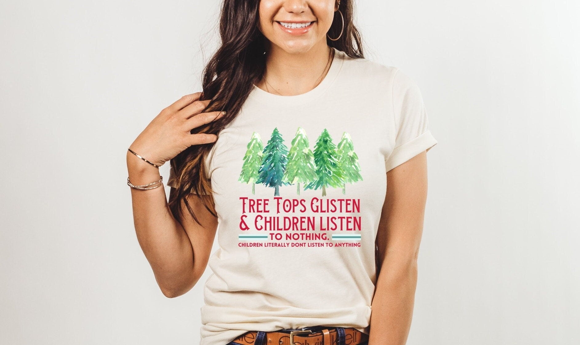 Tree Tops Glisten And Children Listen To Nothing Funny Mom Christmas Novelty T-Shirt