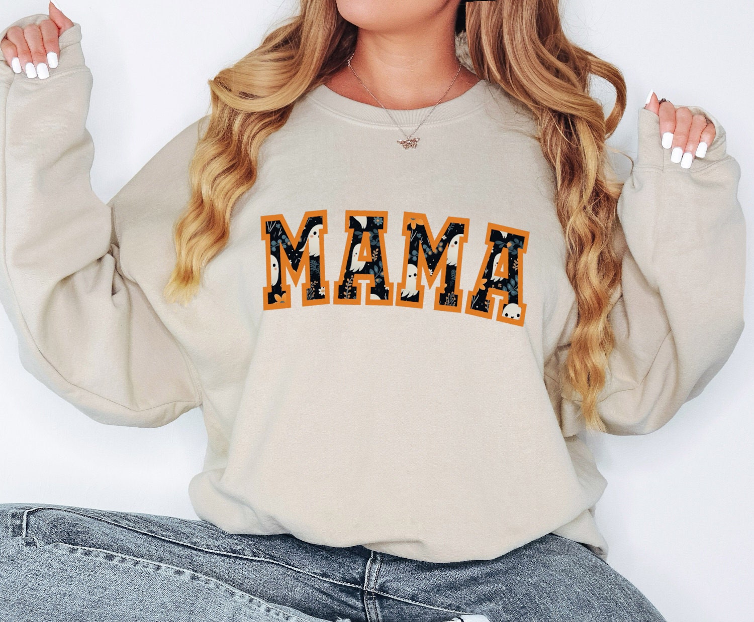 Spooky Mama Ghost Crewneck Sweatshirt, Halloween Fall Mom Long-sleeved Shirt Sweatshirt