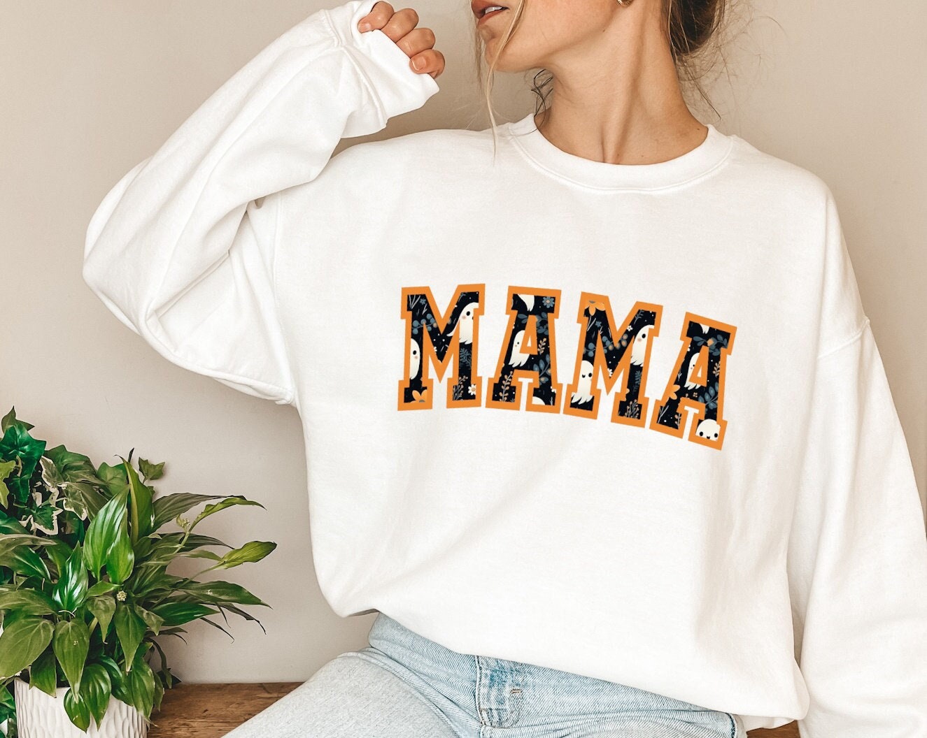 Spooky Mama Ghost Crewneck Sweatshirt, Halloween Fall Mom Long-sleeved Shirt Sweatshirt