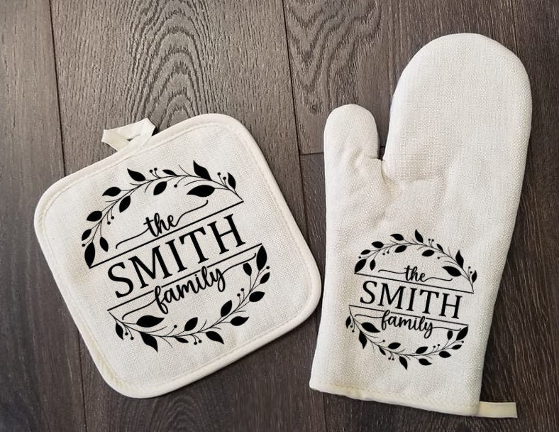 Personalized Family Oven Mitt & Pot Holder Set, Gift Set Wedding Bridal Shower Oven Mitts, Mother's Day, Custom Kitchen Set